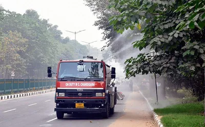 एंटी स्मॉग गन से शहर में पानी की बौछारें