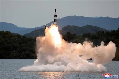 उत्तर कोरिया ने समुद्र में बैलिस्टिक मिसाइल दागी