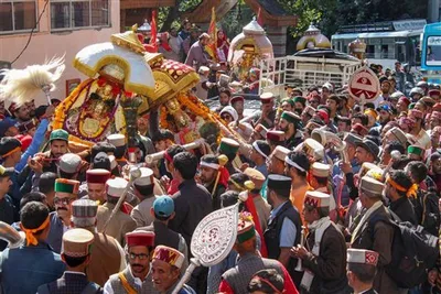 अंतर्राष्ट्रीय कुल्लू दशहरा कर्टेन रेजर समारोह आयोजित