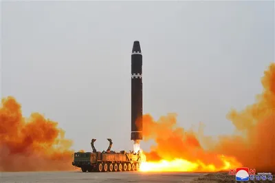 उत्तर कोरिया ने कई मुखास्त्र ले जाने में सक्षम मिसाइल का सफलतापूर्वक परीक्षण किया