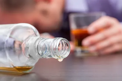 अवैध शराब की 2400 बोतलें पकड़ीं