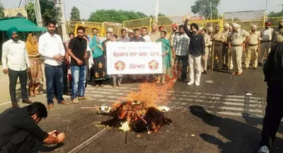 सीएम आवास के निकट रातभर दिया धरना