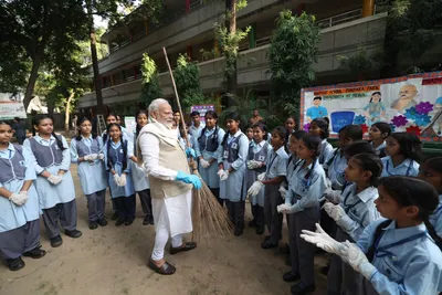 pm मोदी स्वच्छता अभियान में शामिल हुए  लोगों से की इस मुहिम से जुड़ने की अपील