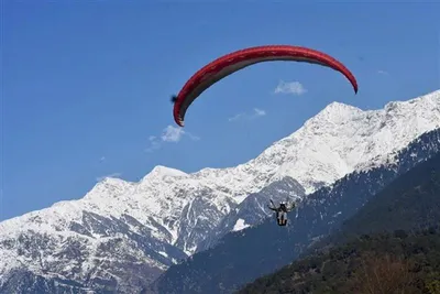 paragliding accident  हिमाचल में पैराग्लाइडिंग के दौरान आपस में टकराने से बेल्जियम के पैराग्लाइडर की मौत