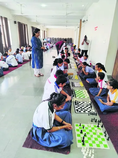विश्व शतरंज दिवस पर क्रेसंट स्कूल में प्रतियोगिता