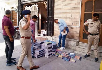 दुकान से एनसीईआरटी की 5600 नकली किताबें पकड़ी  केस दर्ज