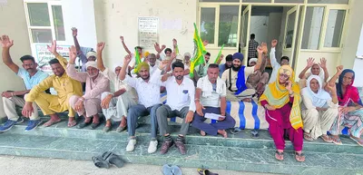 ग्रामीणों ने बीडीपीओ कार्यालय पर जताया रोष