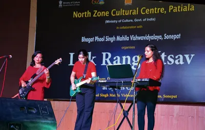 पूर्व छात्रा ने बनाया अपना बैंड  खानपुर में दी शानदार प्रस्तुति