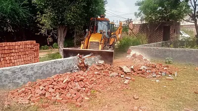 आठ व्यावसायिक भवन सील  मारुति कुंज में ढहायी अवैध कॉलोनी