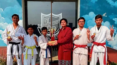 न्यू हैप्पी स्कूल के बच्चों ने कराटे में जीते पदक