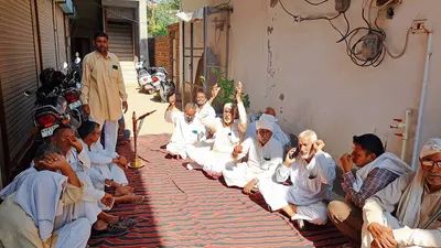 बिजली निगम भाकियू ने एसडीओ कार्यालय पर ताला जड़ा  धरना दिया