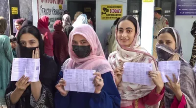 jammu kashmir voting  कड़ी सुरक्षा में हो रहा जम्मू कश्मीर में मतदान  अब तक 50 65  वोटिंग