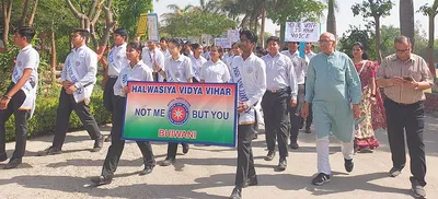 मतदान जागरूकता अभियान   हलवासिया विद्या विहार के स्वयंसेवकों ने निकाली रैली