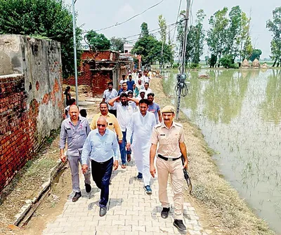 बाढ़ पीडि़तों के बीच पहुंचे विधायक रामकुमार कश्यप
