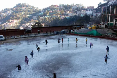 शिमला में आइस स्केटिंग का रोमांच शुरू