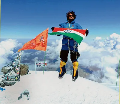 एवरेस्ट विजेता नरेंद्र ने यूरोप महाद्वीप की सबसे ऊंची चोटी एल्ब्रस को दूसरी बार किया फतेह