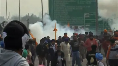 किसानों का विरोध 2 0 लाइव अपडेट   हरियाणा पुलिस ने शंभू सीमा पर दिल्ली की ओर मार्च कर रहे प्रदर्शनकारी किसानों पर आंसू गैस के गोले छोड़े