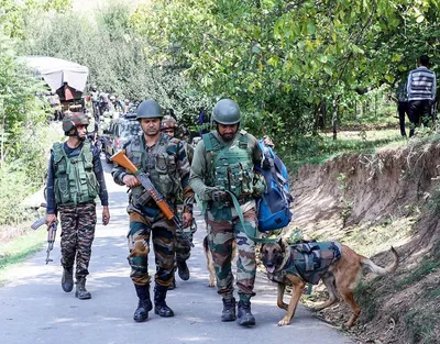 jammu kashmir  जम्मू कश्मीर के पुंछ में सुरक्षाबलों और आतंकवादियों के बीच मुठभेड़