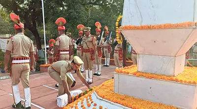 शहीदों के परिजनों को किया सम्मानित