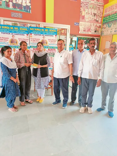 नव दुर्गा स्कूल के 4 बच्चे राजभवन में सम्मानित