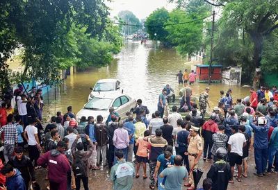 भारी बारिश से नागपुर में बाढ़  सेना को बुलाया गया