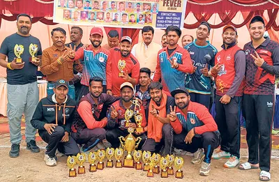 क्रिकेट टूर्नामेंट की विजेता टीम को किया सम्मानित