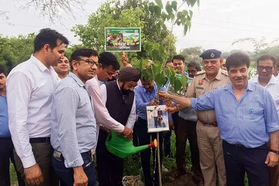 विक्टोरा लाइफ फाउंडेशन ने सरोवर पर लगायी त्रिवेणी