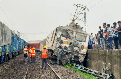mumbai howrah mail accident  मोदी सरकार में रेल हादसों पर जवाबदेही तय नहीं  कांग्रेस