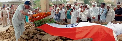 सिपाही विक्रम सिंह का गांव सौंगल में राजकीय सम्मान के साथ अंतिम संस्कार