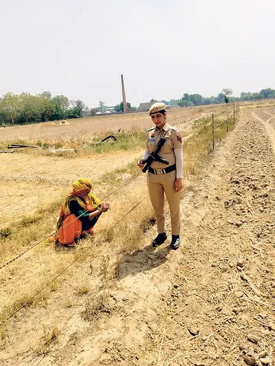 पुलिस सुरक्षा में 2 एकड़ की खेती कर रही बाला देवी