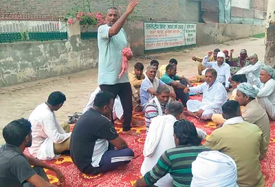 सफाई कर्मचारियों ने किया प्रदर्शन  मुख्यमंत्री का पुतला दहन कर जताया रोष