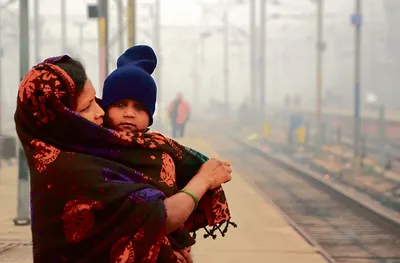 उत्तर भारत घने कोहरे की चपेट में  22 ट्रेनें लेट