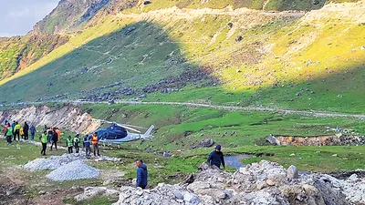 केदारनाथ में हेलीकॉप्टर की आपात लैंडिंग  यात्री सुरक्षित