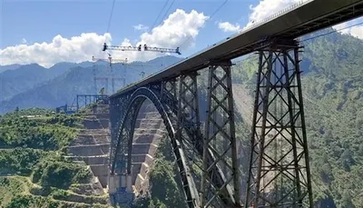 विश्व के सबसे ऊंचे रेलवे पुल का ओवरआर्क लॉन्च  श्रीनगर पहुंचेगी ट्रेन