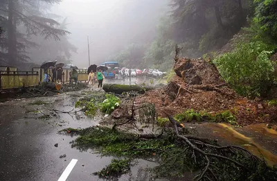हिमाचल में फिर बारिश का कहर  8 लोगों की मौत  2 लापता