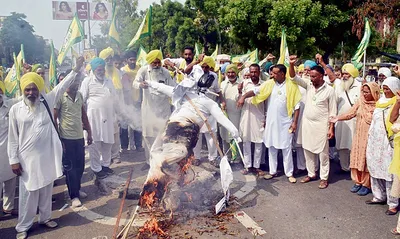 भाकियू ने प्रदेश भर में फूंके डब्ल्यूटीओ के पुतले