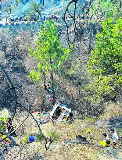 जम्मू में बस खाई में गिरी  22 की मौत