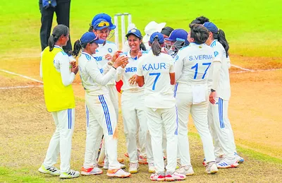 भारतीय महिलाओं ने दर्ज की दस विकेट से जीत