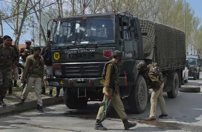 jammu and kashmir encounter  जम्मू कश्मीर के किश्तवाड़ में मुठभेड़  सर्च आपरेशन जारी