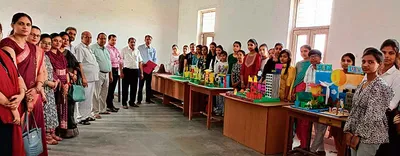 महिला कॉलेज में मॉडल प्रतियोगिता आयोजित
