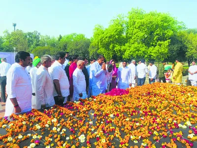 जजपा नेताओं ने जननायक चौ  देवीलाल को दी श्रद्धांजलि