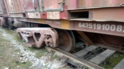 derailed freight train भुवनेश्वर में बेपटरी हुई मालगाड़ी  जान माल का नुकसान नहीं