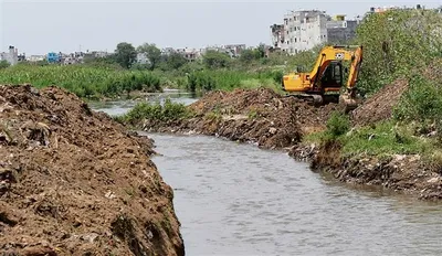 एक करोड़ की लागत से सुखना चो की सफाई का काम शुरू