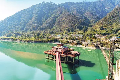 अलकनंदा की जलधारा के मध्य सुशोभित मां धारी देवी मंदिर