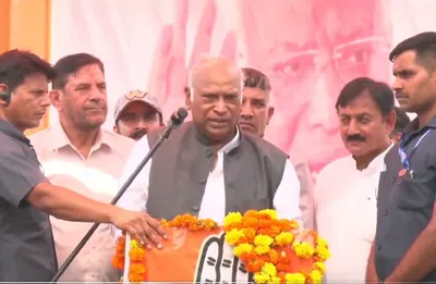 mallikarjun kharge ill  जम्मू कश्मीर में भाषण के दौरान खड़गे की तबीयत बिगड़ी  डॉक्टरों को बुलाया गया