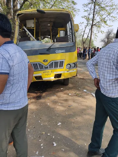महेंद्रगढ़ में भीषण सड़क हादसा   कनीना के गांव उन्हाणी में स्कूल बस पलटी  6 बच्चों की मौत