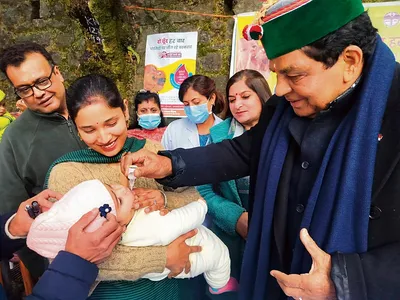 शांडिल ने किया पोलियो टीकाकरण अभियान का शुभारंभ  बच्चों को पिलायी खुराक